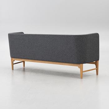 Arne Jacobsen, & Flemming Lassen, Soffa, ”Mayor AJ5”, &Tradition, Danmark, 2000-tal.