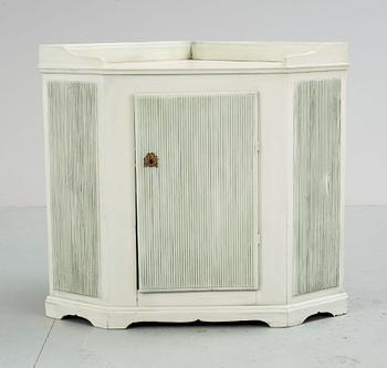HÖRNSKÅP, gustaviansk stil, 1900-tal.