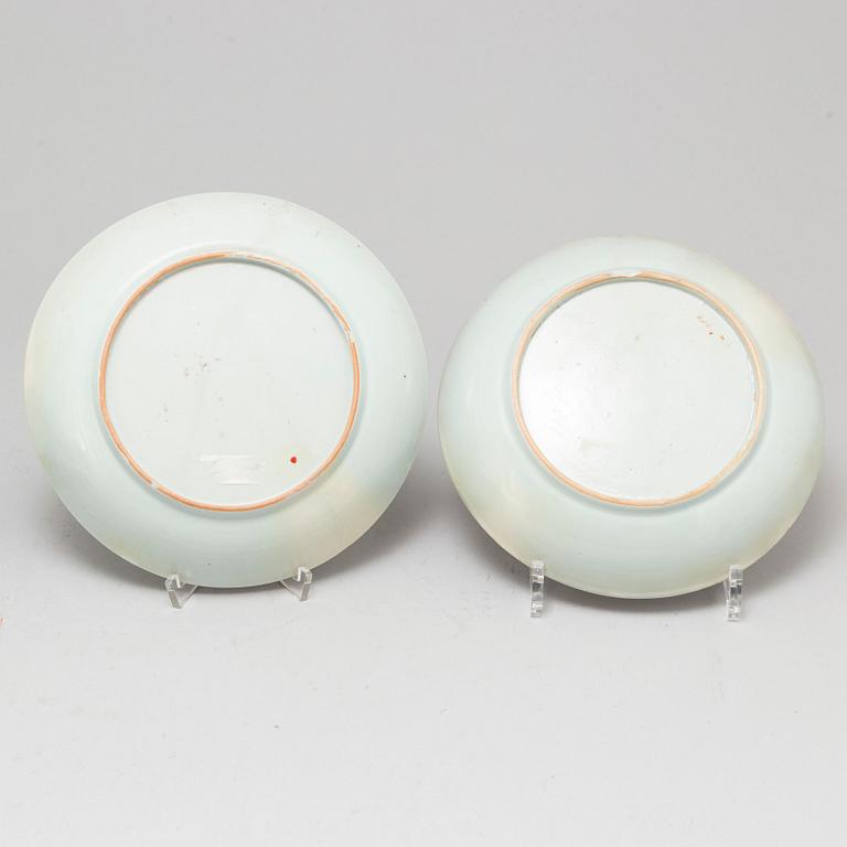 SERVERINGSFAT, SKÅLFAT, ett par, samt SKÅLAR, ett par, kompaniporslin. Qingdynastin, Qianlong (1736-95).