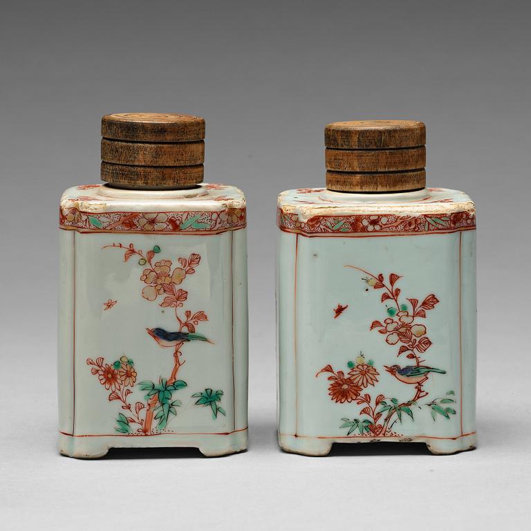 Two famille verte tea caddies, Qing dynasty, Kangxi (1662-1722).