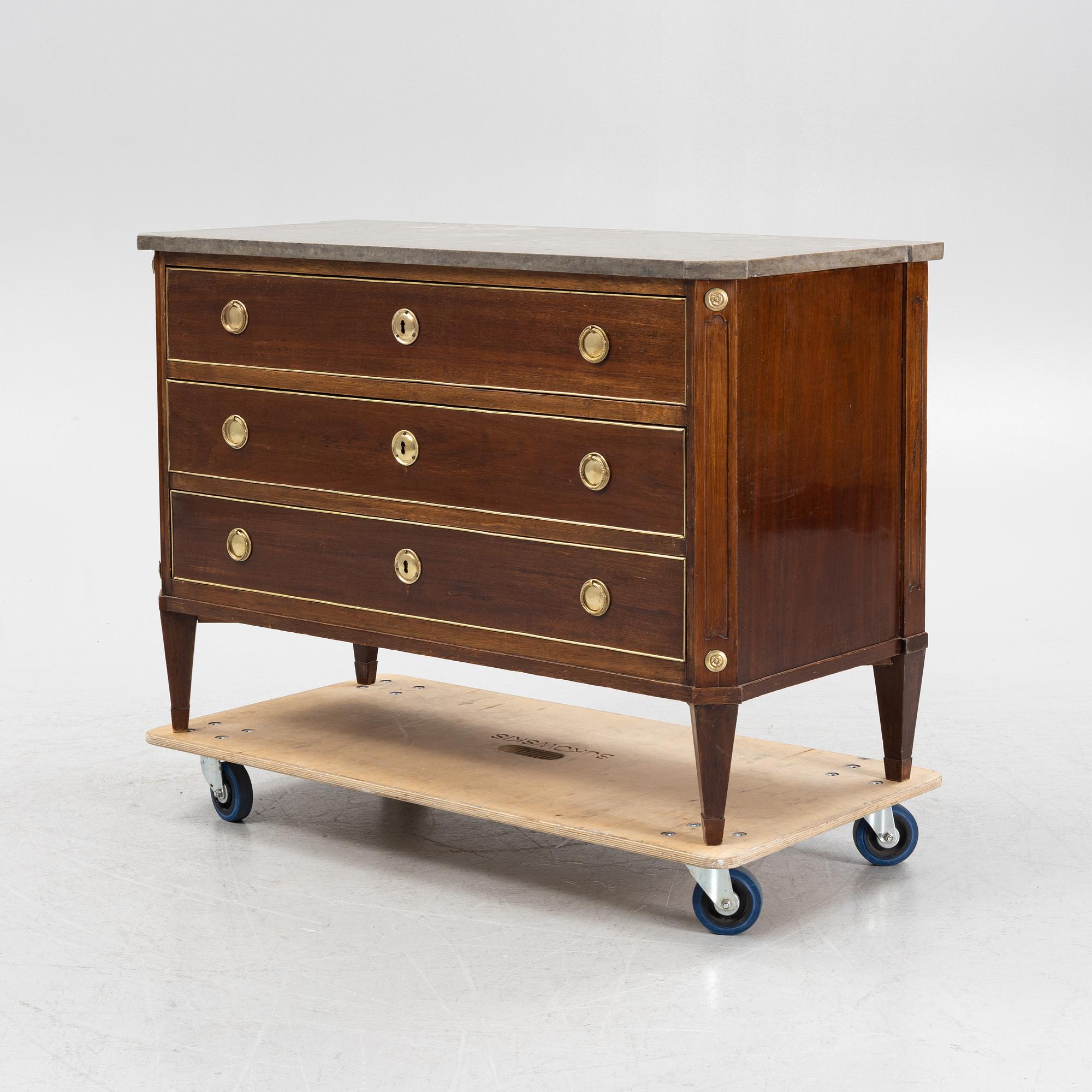 A late Gustavian commode in the manner of J. M. Beurling (1777-1803).