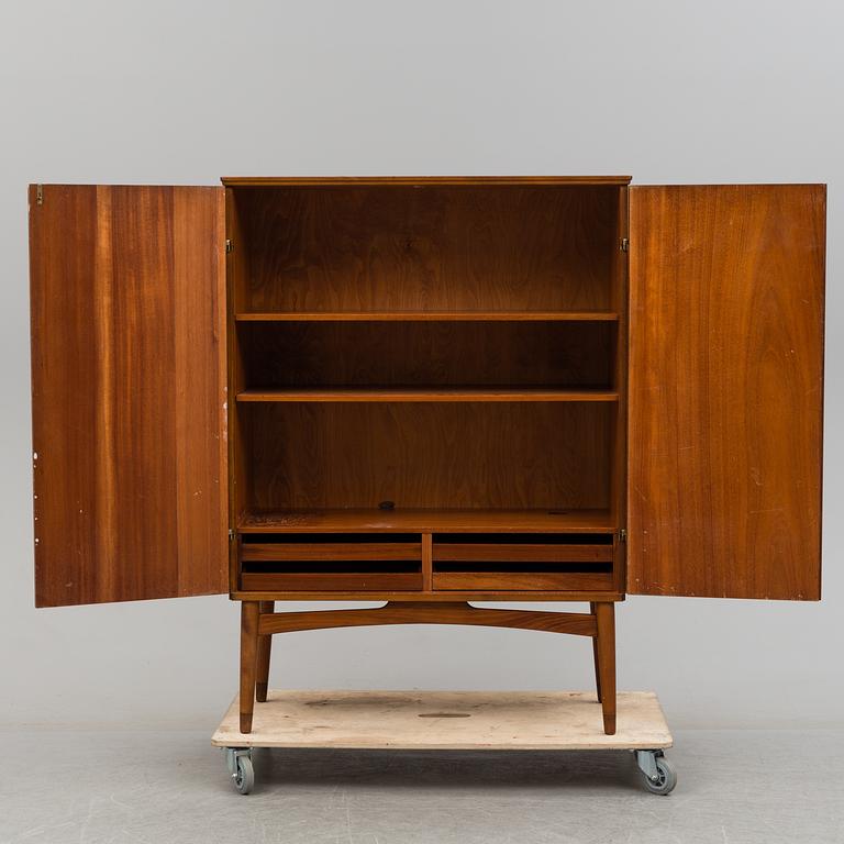 A cabinet veneered with teak designed by Kirke Nielsen for Abrahamssons Möbelfabrik in Smålands Taberg, 1950´s.