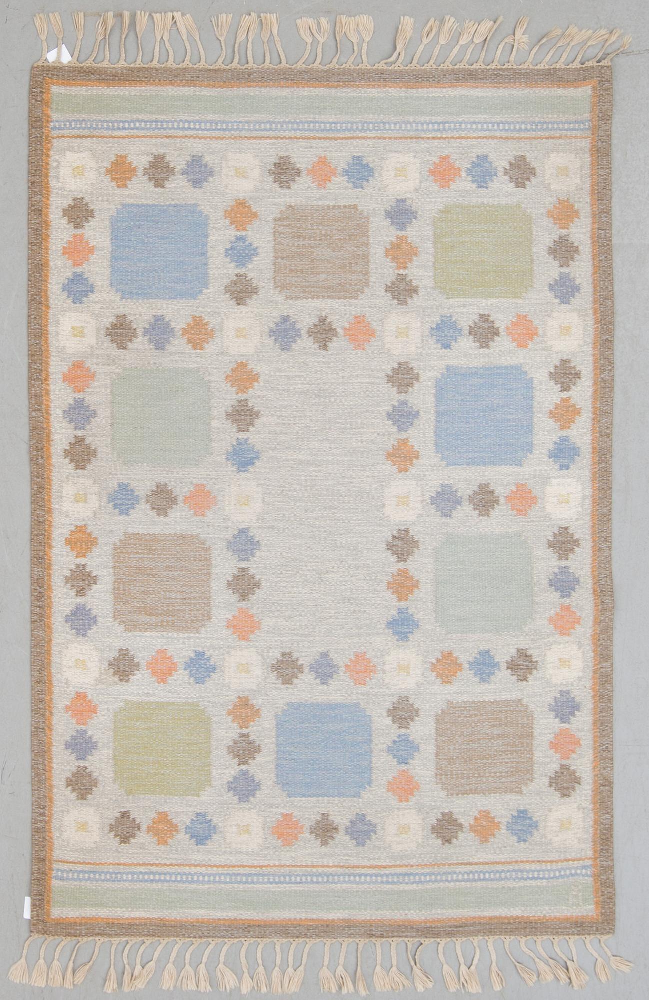 MATTA, rölakan, signerad Å (Anna Johanna Ångström). Ca 204 x 135 cm.