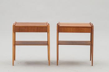 SÄNGBORD, ett par. Karlströms möblefabrik. 1900-tal.