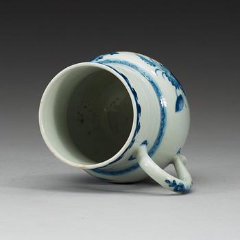 A blue and white can, Qing dynasty Kangxi (1662-1722).