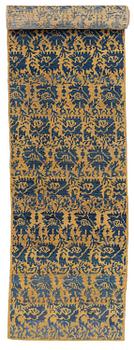 375. An antique Hamadan runner, Northwest Persia (Iran), c. 407 x 65 cm.