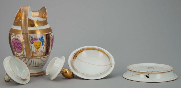 ETT PARTI PORSLINSFÖREMÅL, Gardner, Popov och ostämplade, Ryssland, 1800-talets början och mitt.
