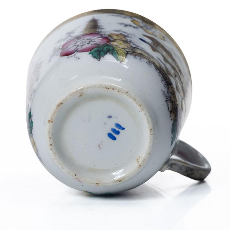 A Swedish "Japan" creamware dinner service, Rörstrand, 1866-1925. (c. 80 pieces).