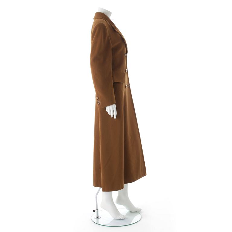 GUY LAROCHE, a camelbrown wool coat.