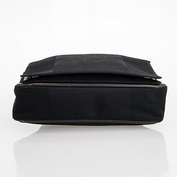 Louis Vuitton, "Damier Geant Messenger" bag.