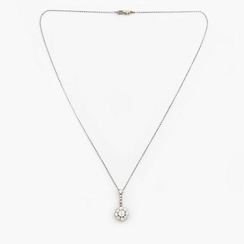 Necklace with old brilliant-cut diamonds.