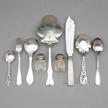 PARTI SILVER, 9 delar, bland annat Georg Jensen, Danmark, 1900-talets första hälft. Vikt ca 317 gram.