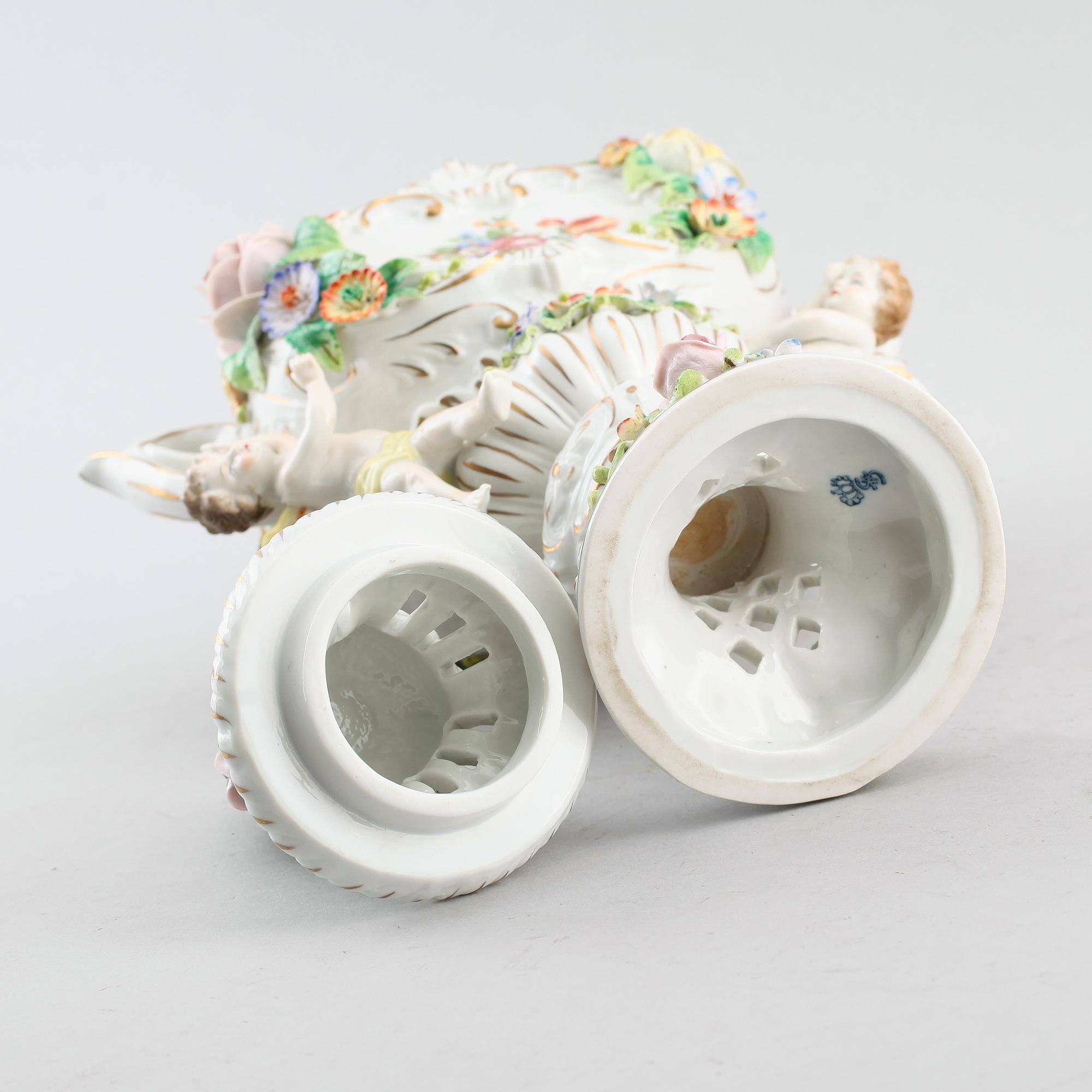 LOCKURNA, porslin, Sitzendorf, 1900-talets mitt.