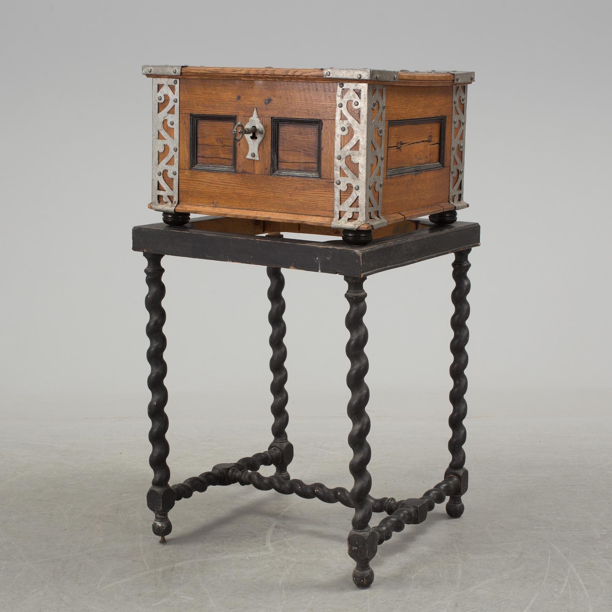 A baroque case on later stand.