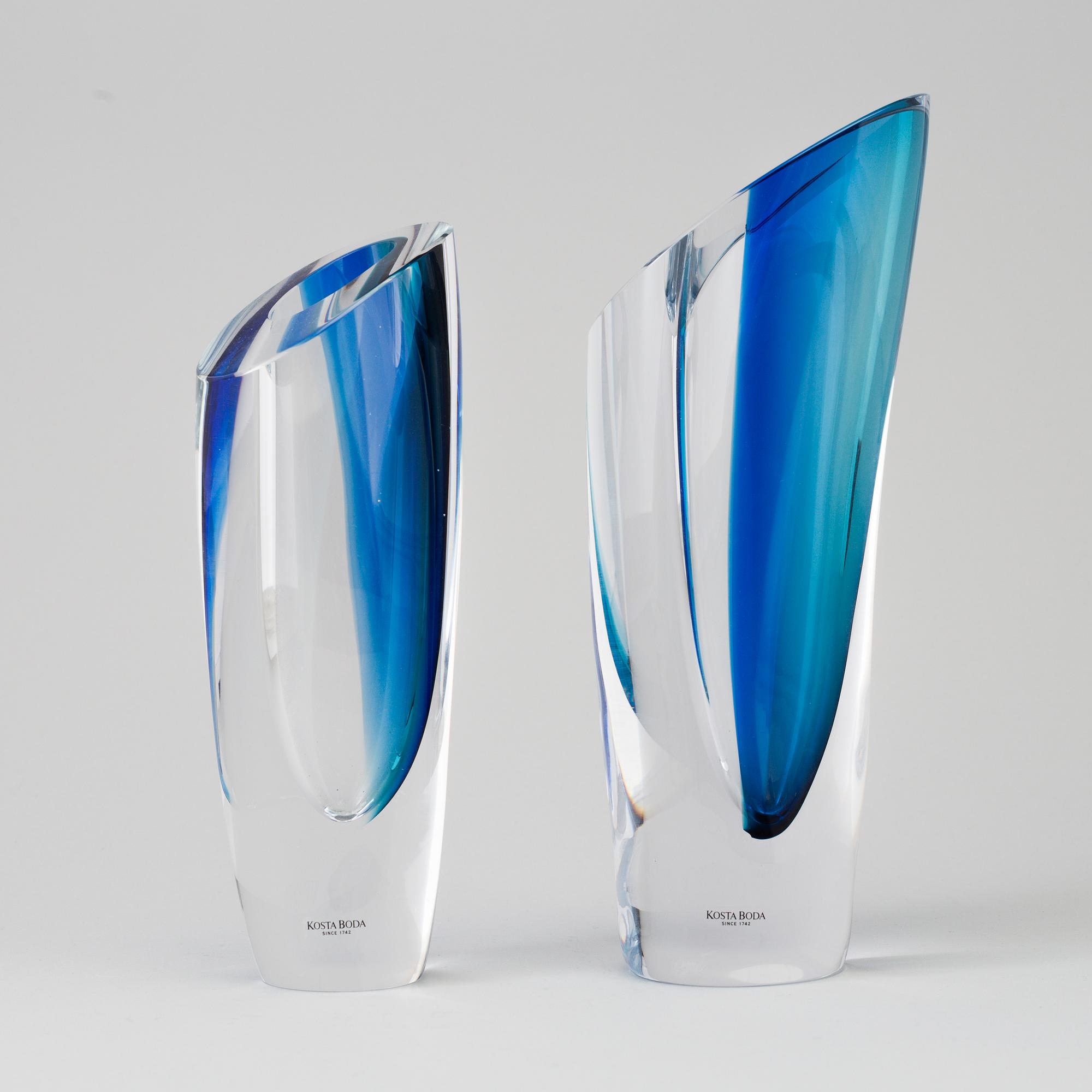Two glass vases på Göran Wärff, Kosta  Boda, signed.