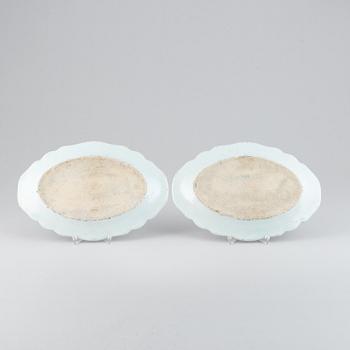 A pair of double peacock dishes, Qing dynasty, Qianlong (1736-95).