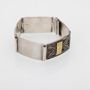 Armband av silver med detaljer av guld, Sydamerika 1950/60-tal.