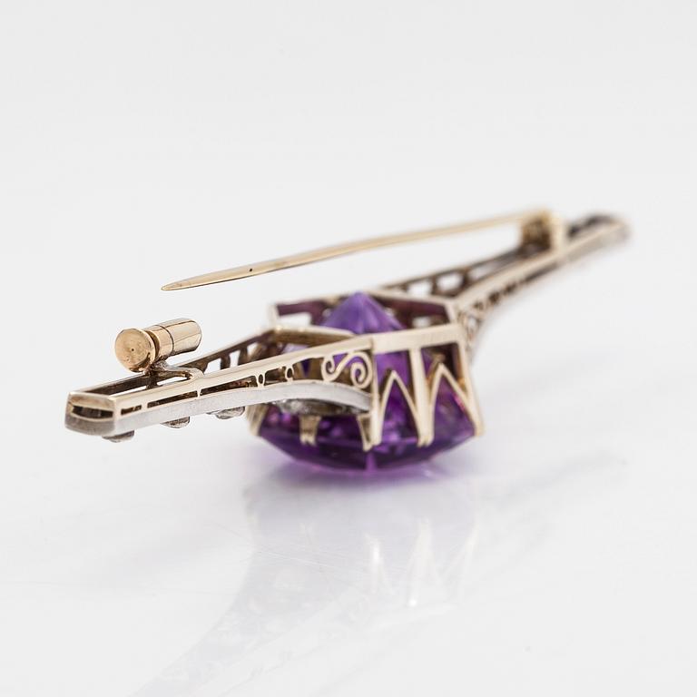 A 14K gold brooch, with an amethyst, old- and rose-cut diamonds,  early 20th century.