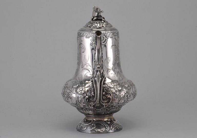 KAFFEKANNA, 84 silver. Carl Tegelsten St Petersburg 1851. Höjd 27 cm. Vikt 1350 g.