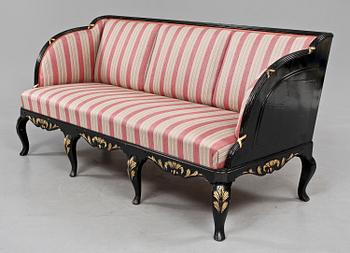 TRÅGSOFFA, rokokostil, 1900-talets första hälft.