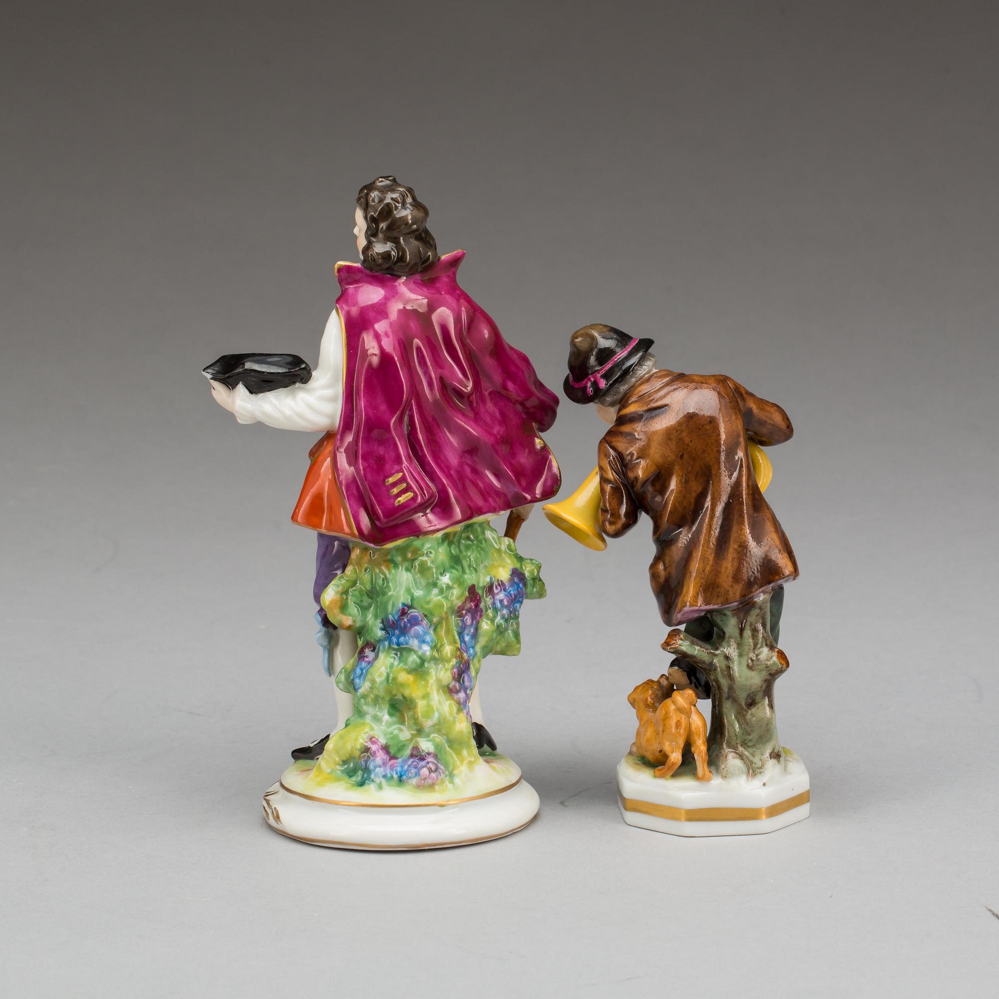 FIGURINER, 2 st, porslin, Neapelliknande märke, 1900-tal.