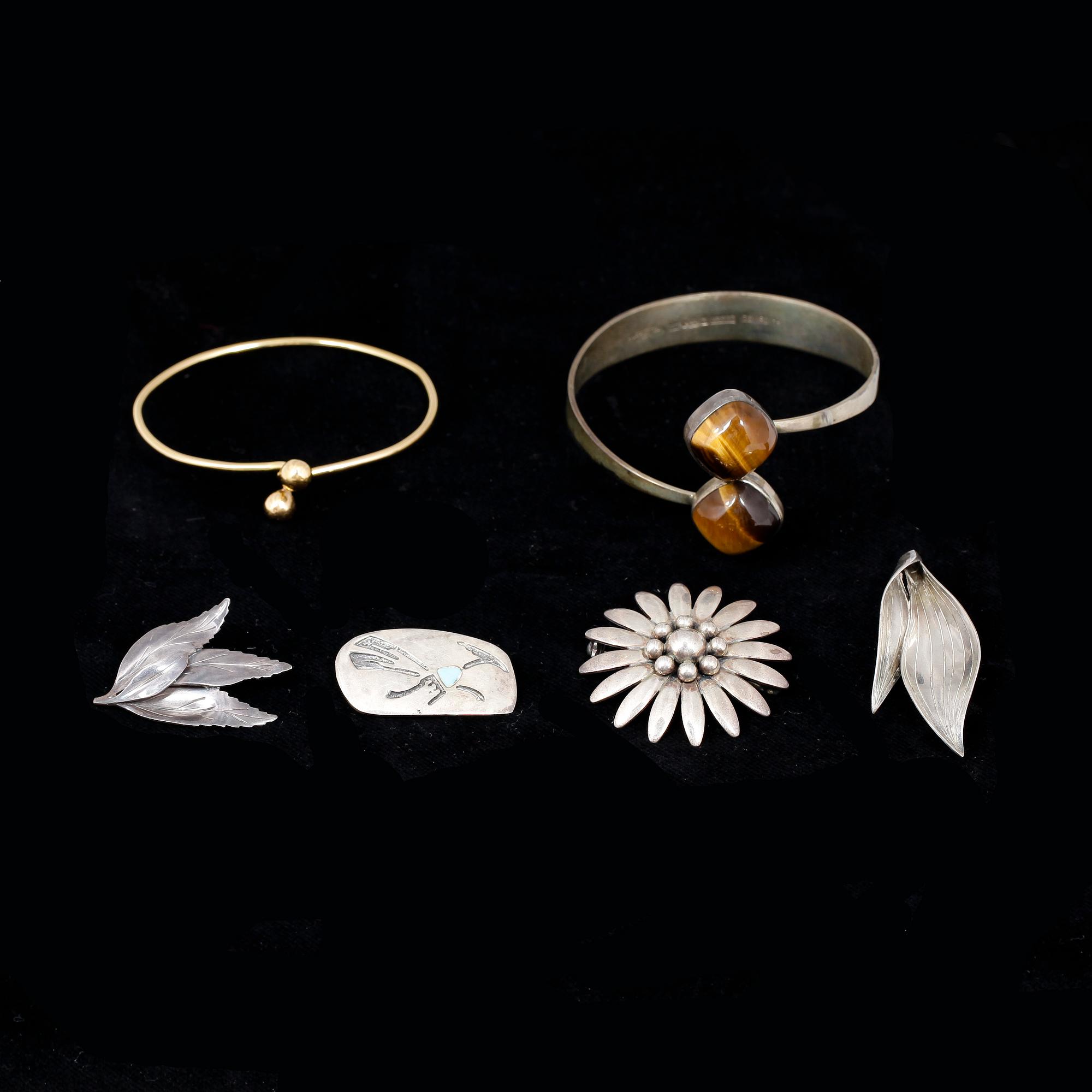 SMYCKEN, 6 st, silver samt guld, bl a Gussi-Smycken AB, Malmö 1970.