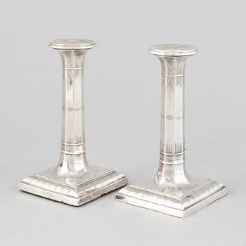 Thomas Bradbury & Sons Ltd, kolonnljusstakar, ett par, silver, Sheffield 1918.