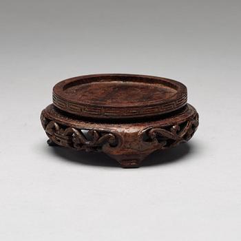 STÄLL, trä, fyra stycken. Qingdynastin (1644-1912).