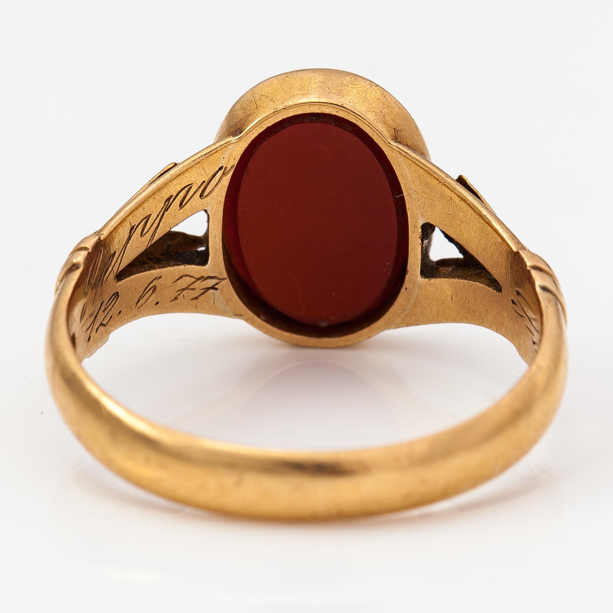 An 18K gold and carneol ring. Hjalmar Salo Hameenlinna 1946. Bukowskis
