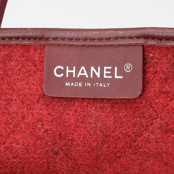 CHANEL, a red wool quilted shopper bag.