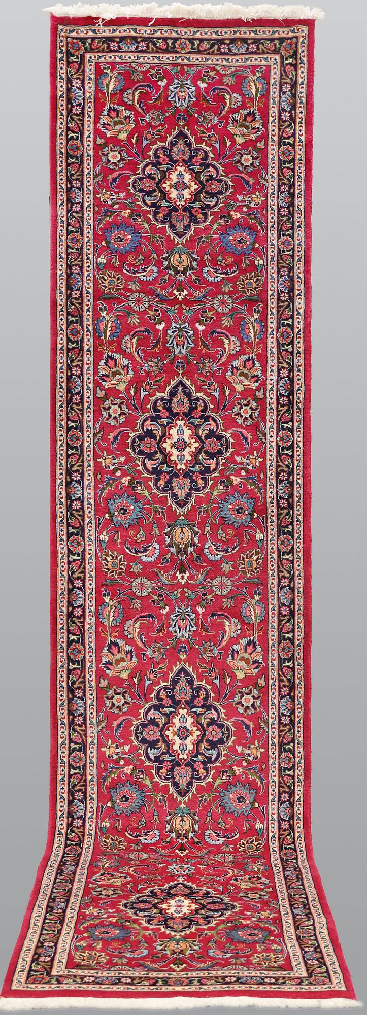 Gallerimatta, Meshad, ca 396 x 88 cm.