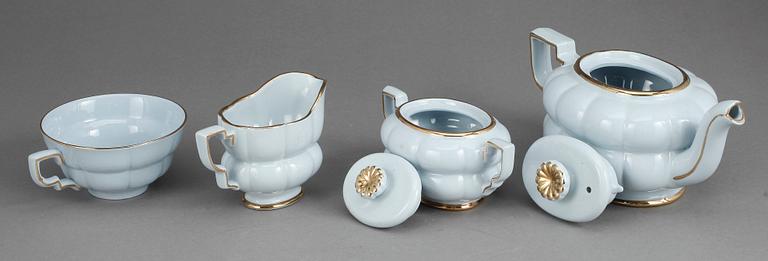 A tea set "Grand" by Arthur Percy for Gefle /Upsala-Ekeby porcelain factory. 15 pieces. Designed in 1930.