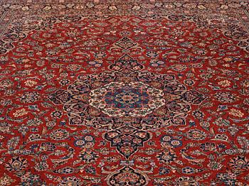 A carpet, semi-antique Kashan, ca 428,5 x 323,5 cm.