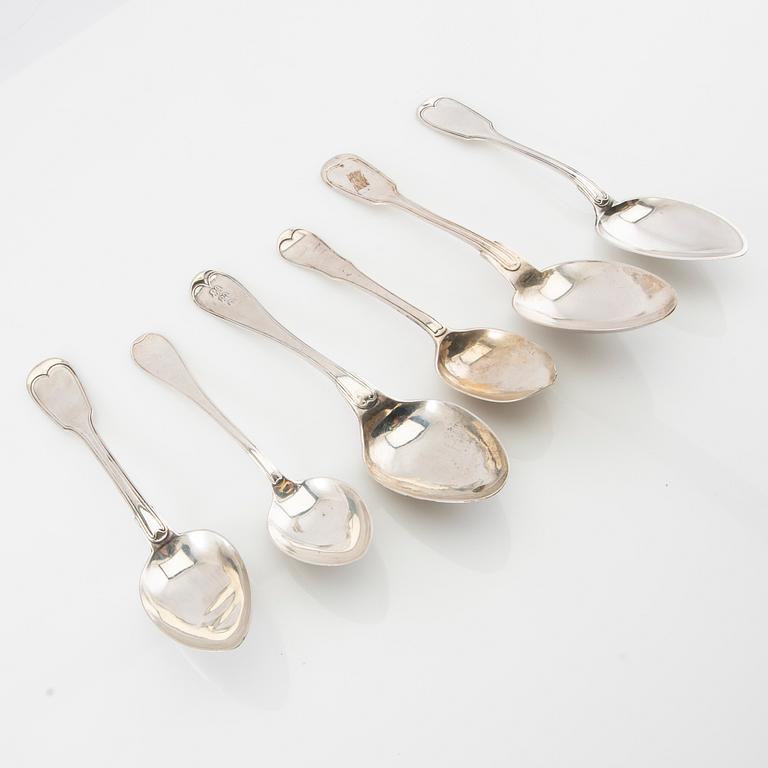 Spoons 14 pcs silver including Pehr Zethelius 1775, "Swedish double-threaded" and French model, 1775-1940.