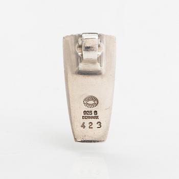 Riipus malli 423 ja sormus malli 107, sterlinghopeaa. Georg Jensen, Tanska.