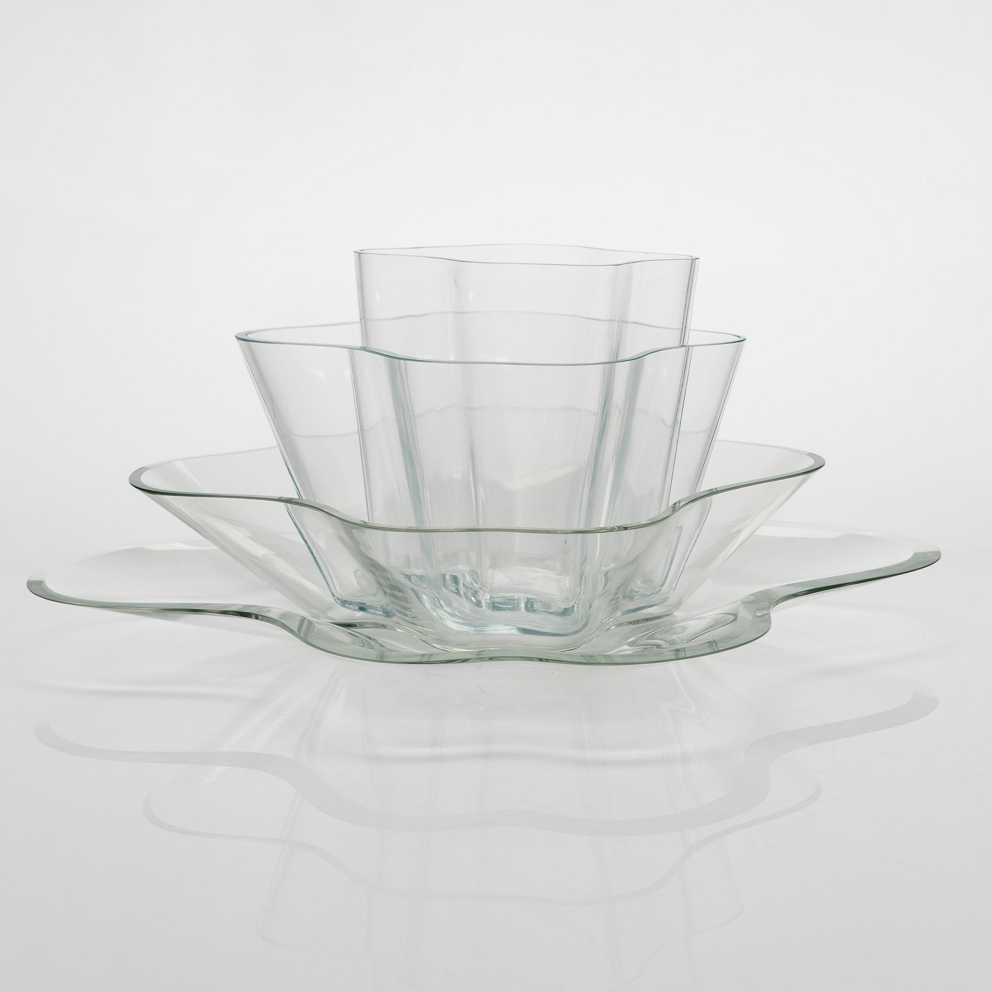 Alvar Aalto, glasskulptur, "Aalto-blomman", 4 delar, signerade Alvar Aalto och Alvar Aalto Iittala 99/1991.