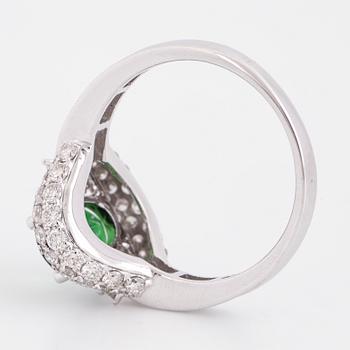 RING, med tsavorit, baguette och briljantslipade diamanter.
