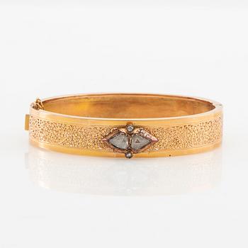 Bracelet 18k gold with rose-cut diamonds.