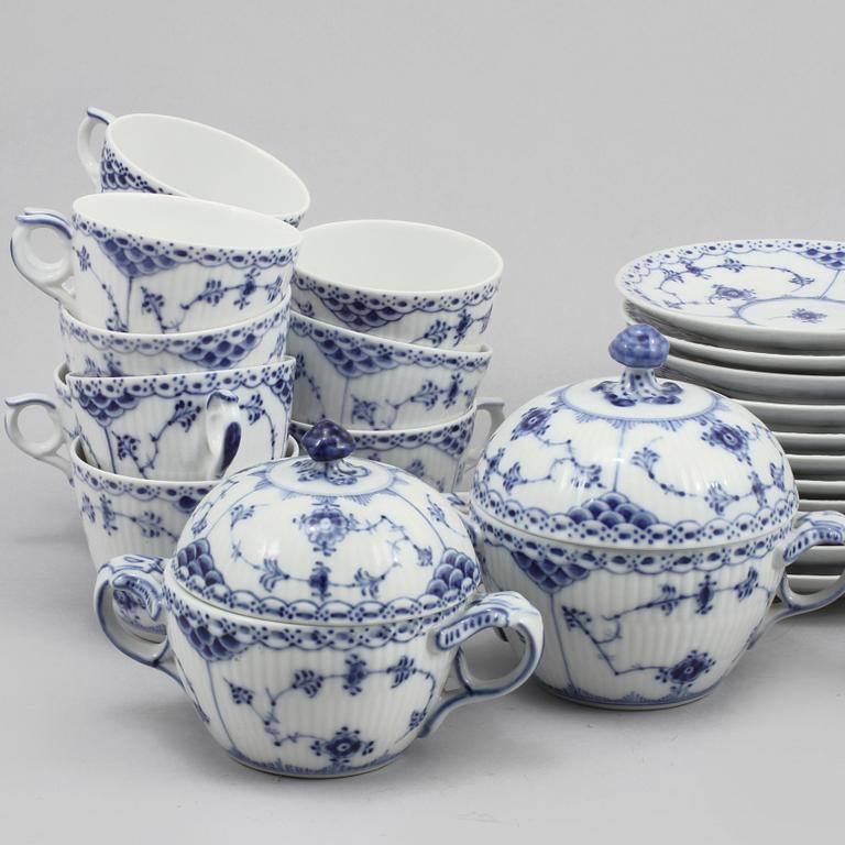 KAFFESERVIS, 17 delar, porslin, "Musselmalet", Royal Copenhagen, 1900-talets andra hälft.