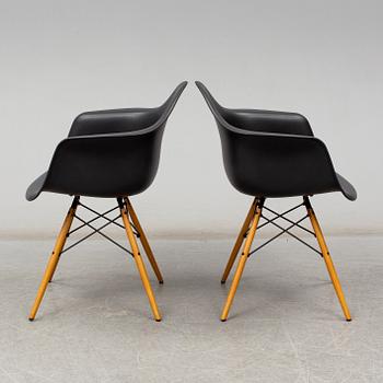 CHARLES & RAY EAMES, karmstolar, 1 par, "DAW", Vitra, 2017.