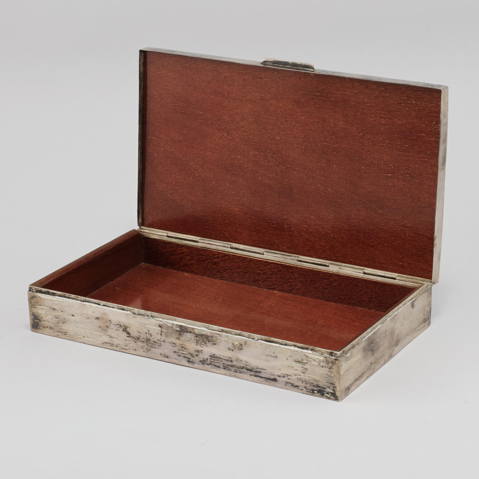 CIGARRSKRIN, silver, troligen Turkiet, samt BREVKNIV, låghaltigt silver, 1900-talets andra hälft.