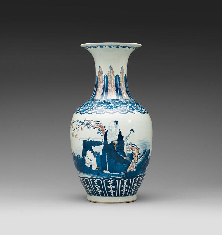 A blue and red vase, late Qing dynasty, 19th century.