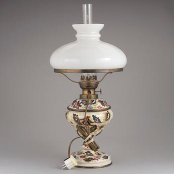 FOTOGENLAMPA, majolika, sent 1800-tal.