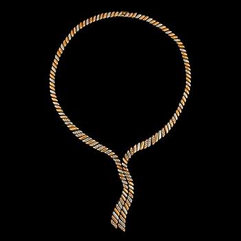 1105. A Mappin' Webb brilliant cut diamond 2.60 cts necklace.