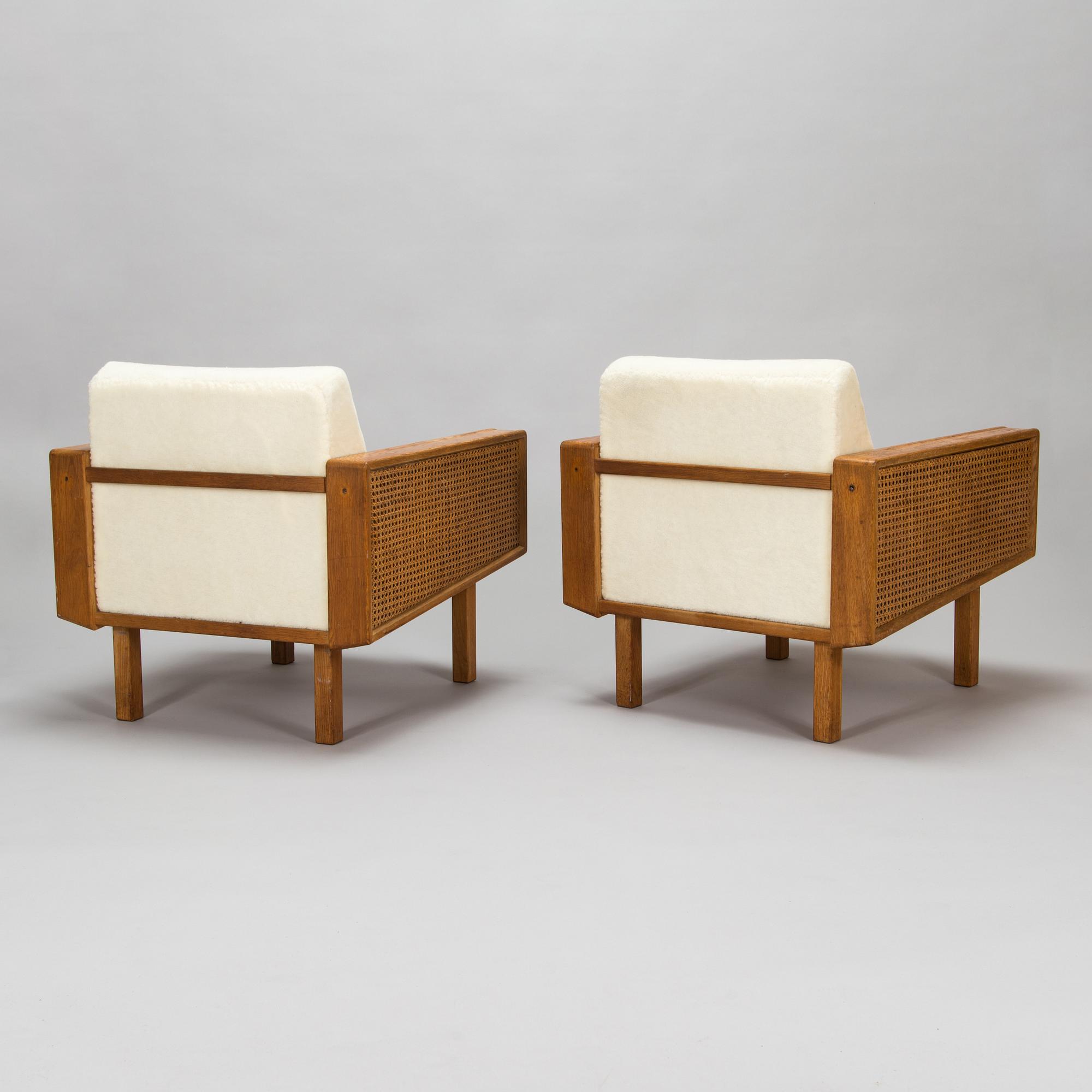 A pair of 1960's armchairs.