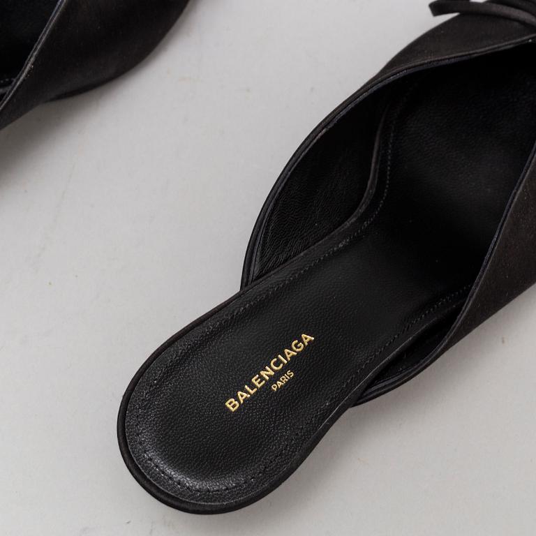 BALENCIAGA, a crepe de satin mules/kitten heels, app 38.