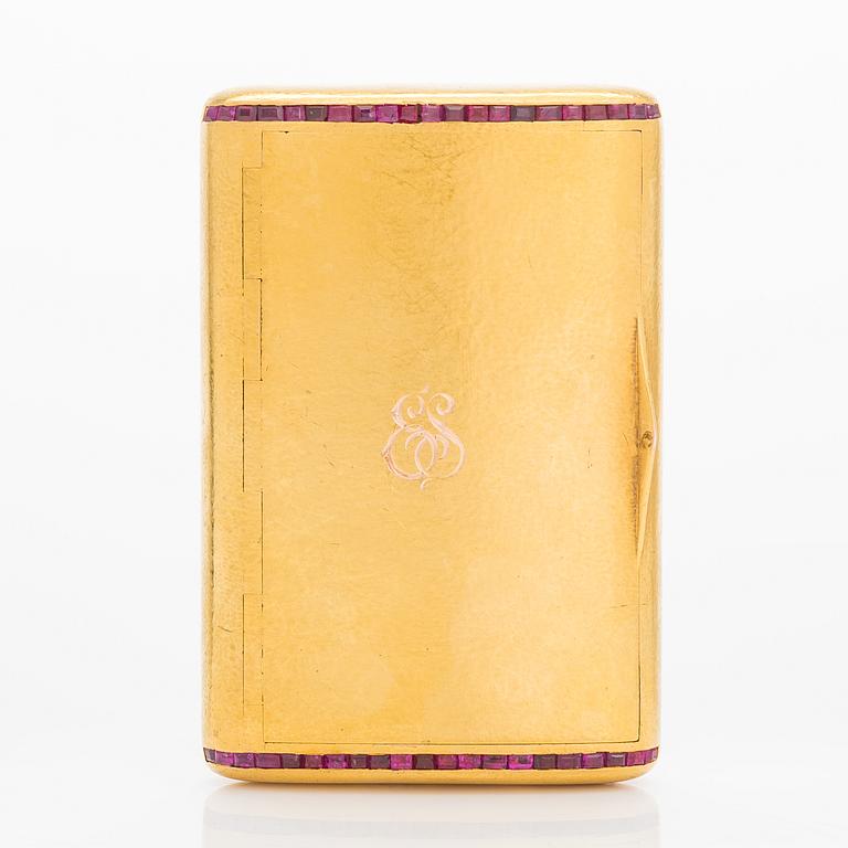 A 14K gold cigarette case with rubies. St- Petersburg, second quarter of the 20th century.