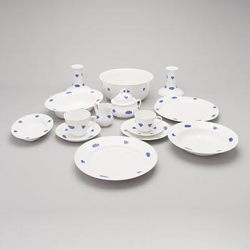A 43-piece porcelain dinnerware set, "Blå blom", Gustavsberg.