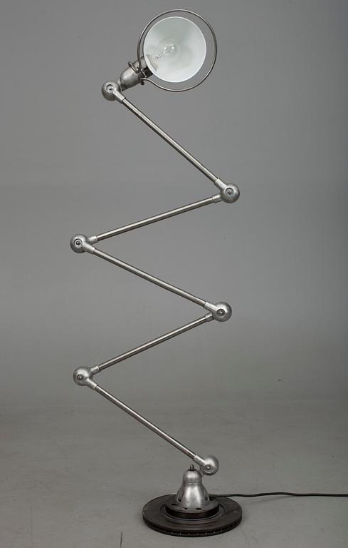 GOLVLAMPA, design Jean-Louis Domecq, 1950. Märkt Jieldé, Frankrike.