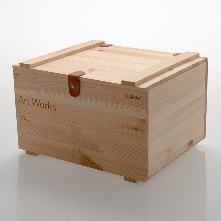 Harri Koskinen, veistos, lasia, signeerattu ja numeroitu, Harri Koskinen, Iittala 2009, 14/100.